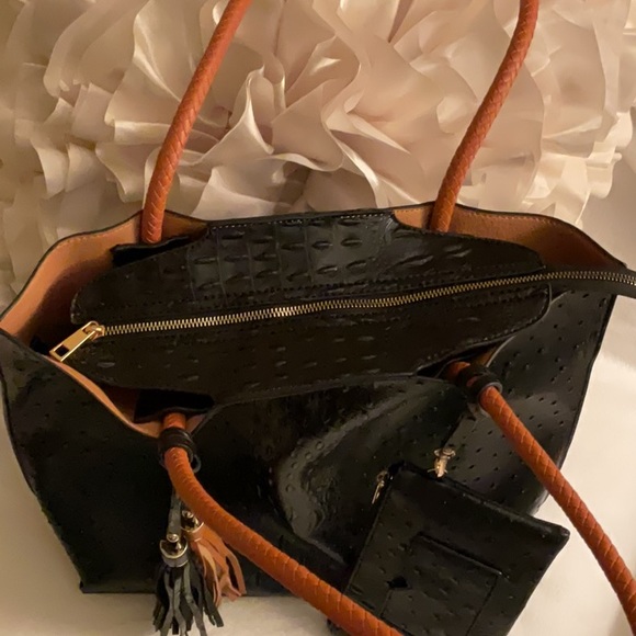 Large tote / shoulder bag with removable snap insert, matching wristlet, - Picture 3 of 8